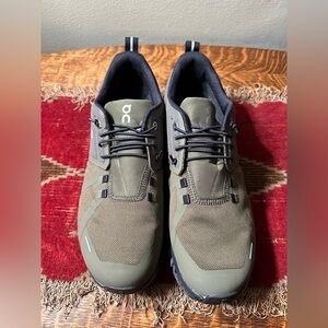 Women’s on cloud waterproof size 10.